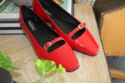 What Are The Best Outfits To Pair With Leather Flat Ballet or Mary Jane Shoes?